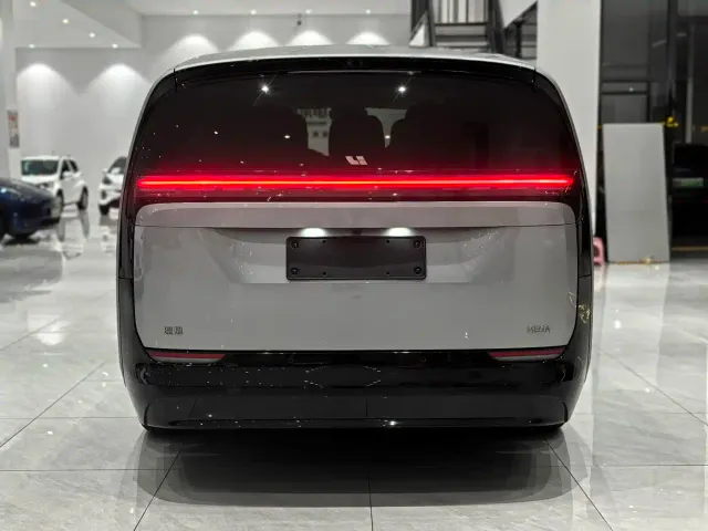 Li Auto MEGA — Фото автомобиля 5