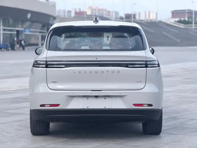 Leapmotor C10 — Фото автомобиля 5