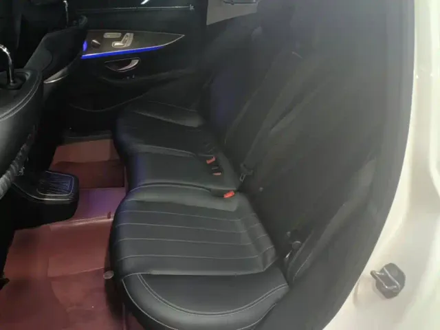 Mercedes-Benz E-Class — Фото автомобиля 16