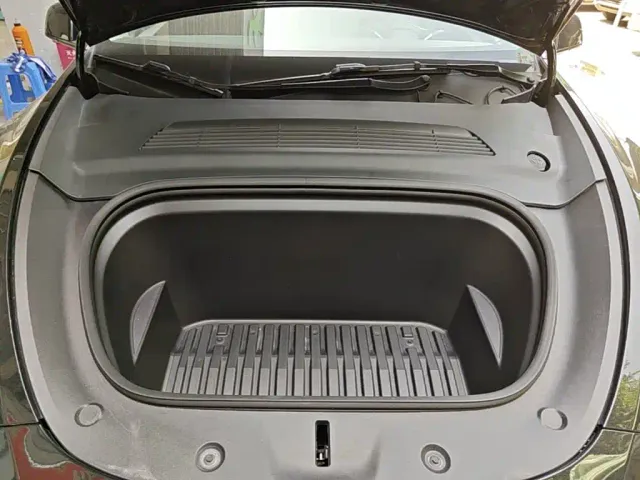 Tesla Model Y — Фото автомобиля 19