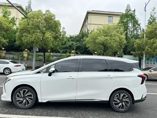 Forthing Yacht — Фото автомобиля 3