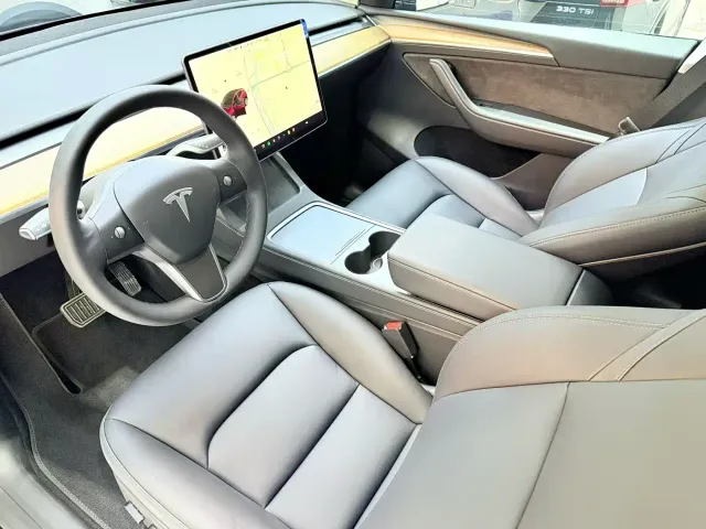 Tesla Model Y — Фото автомобиля 7