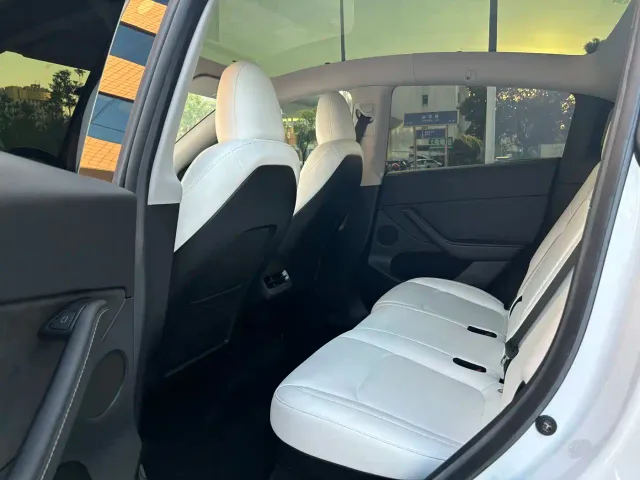Tesla Model Y — Фото автомобиля 6