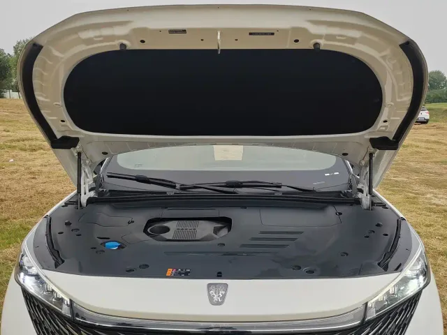 Roewe RX5 — Фото автомобиля 16