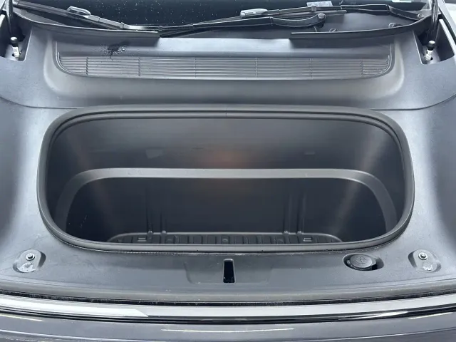 Tesla Model Y — Фото автомобиля 10