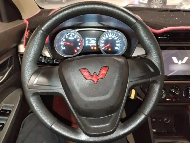 Wuling Hongguang — Фото автомобиля 10
