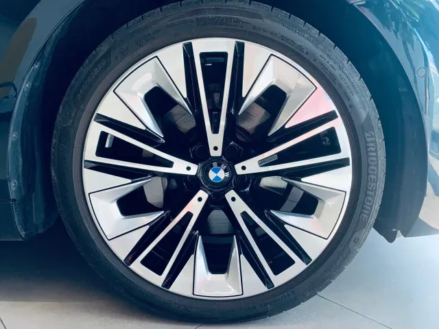 BMW 5 Series — Фото автомобиля 14