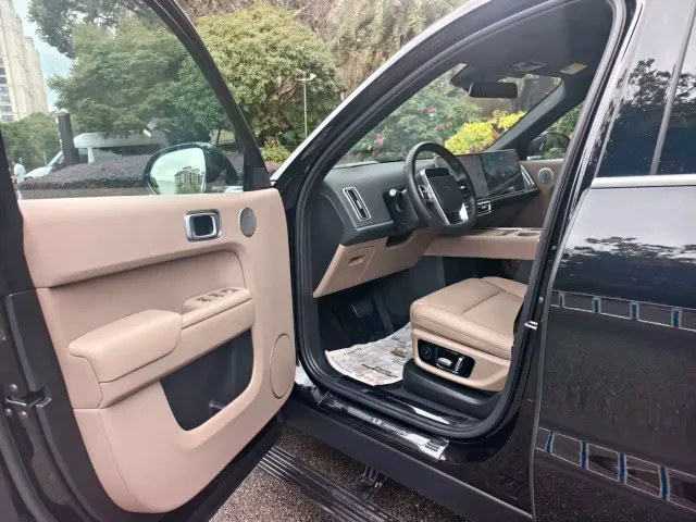 Li Auto L8 — Фото автомобиля 7
