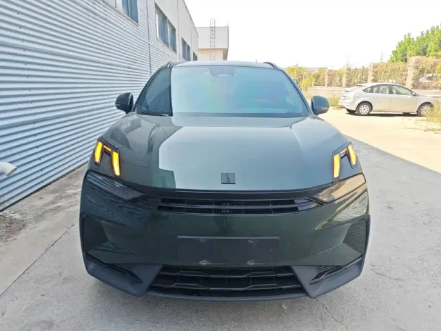 Lynk & Co Lynk & Co 06 EM-P 2023 Model EM-P 126 Long Range Halo — Фото автомобиля 2