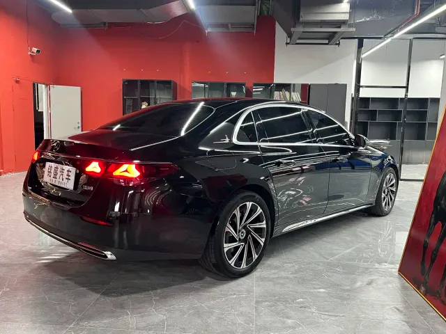 Mercedes-Benz E-Class — Фото автомобиля 10