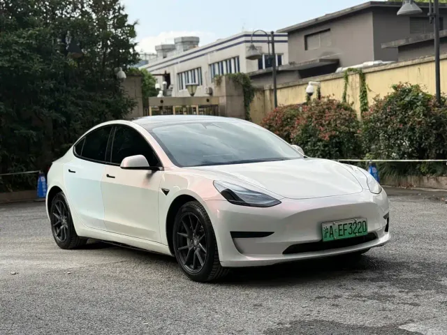 Tesla Model 3 — Фото автомобиля 3