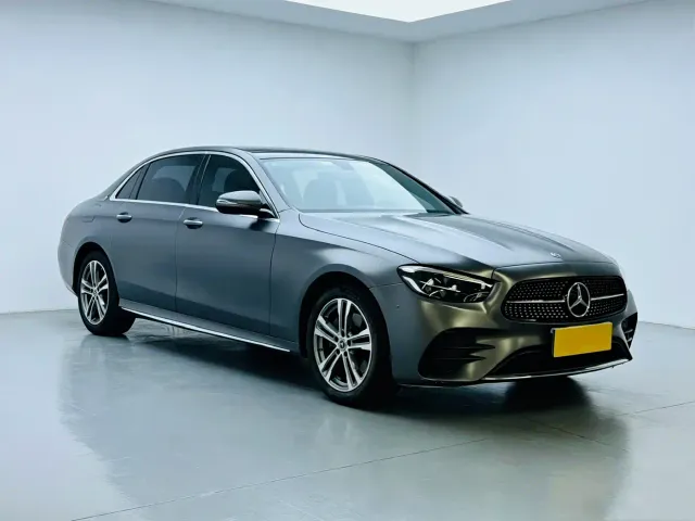 Mercedes-Benz E-Class — Фото автомобиля 3