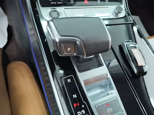 Audi A8 — Фото автомобиля 20