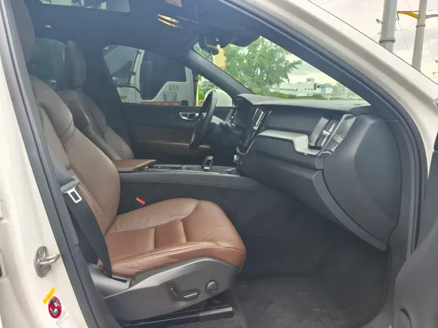 Volvo XC60 — Фото автомобиля 13