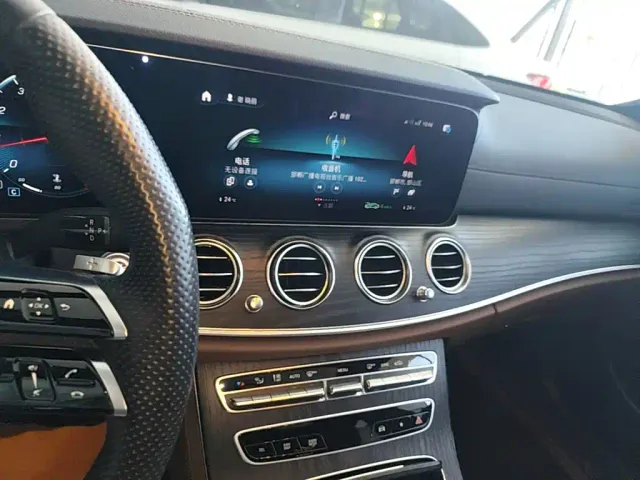 Mercedes-Benz E-Class — Фото автомобиля 12