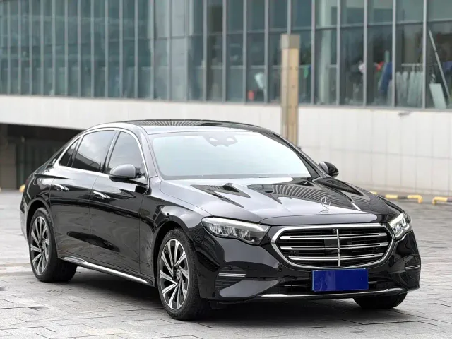 Mercedes-Benz E-Class — Фото автомобиля 3