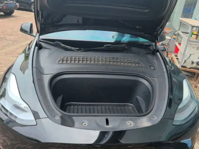 Tesla Model Y — Фото автомобиля 19