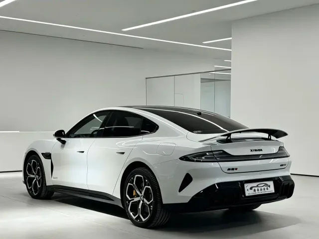 Xiaomi SU7 — Фото автомобиля 24