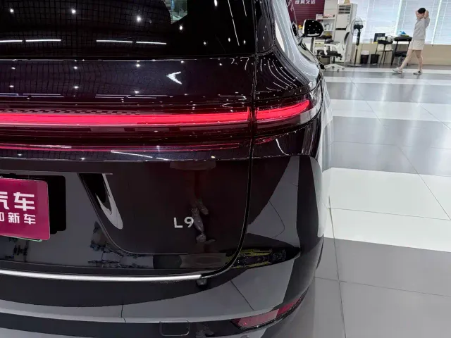 Li Auto L9 — Фото автомобиля 7