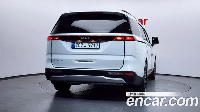 Kia Canival — Фото автомобиля 4