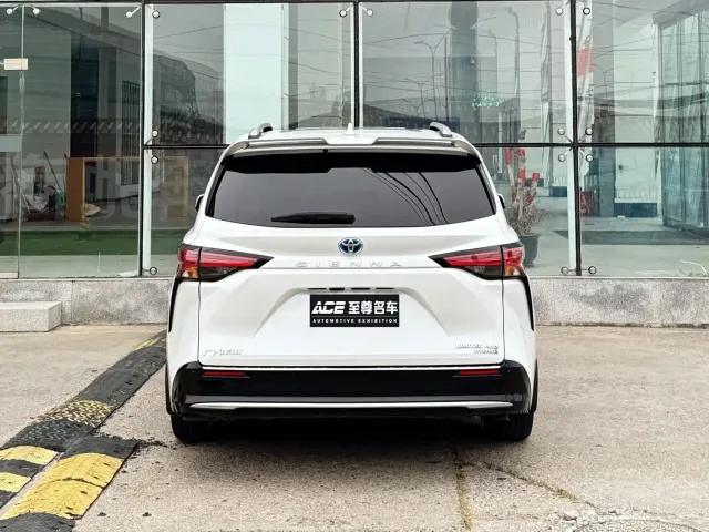 Toyota Sienna — Фото автомобиля 5