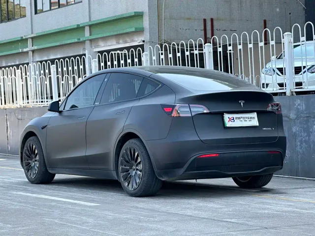 Tesla Model Y — Фото автомобиля 4