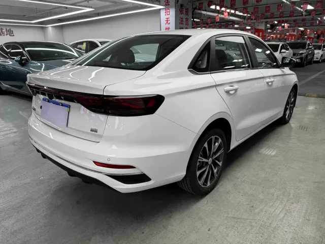 Geely Emgrand — Фото автомобиля 9