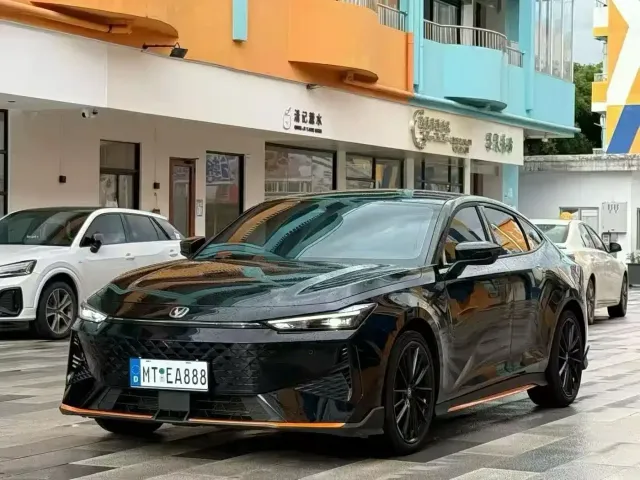 Фотография автомобиля — Changan UNI-V
