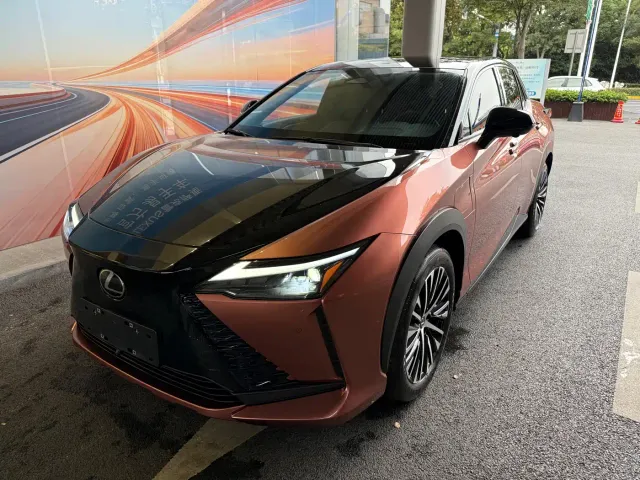 Фотография автомобиля — Lexus RZ