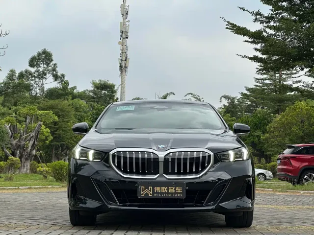 BMW 5 Series — Фото автомобиля 2