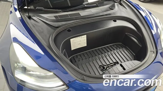 Tesla Model 3 — Фото автомобиля 9