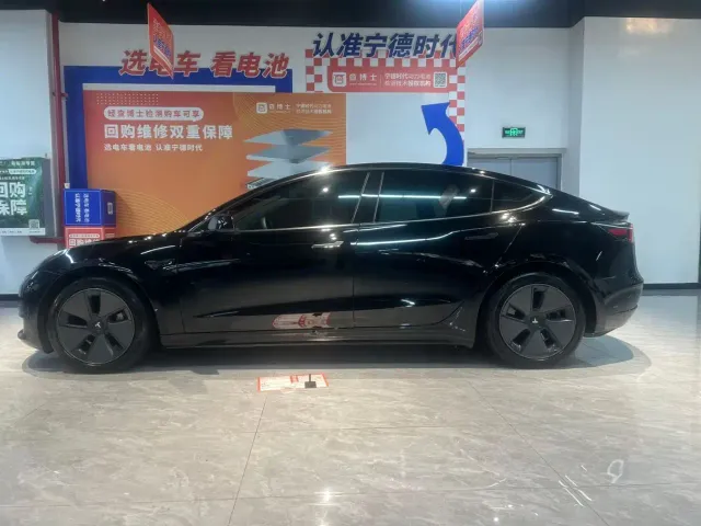 Tesla Model 3 — Фото автомобиля 8