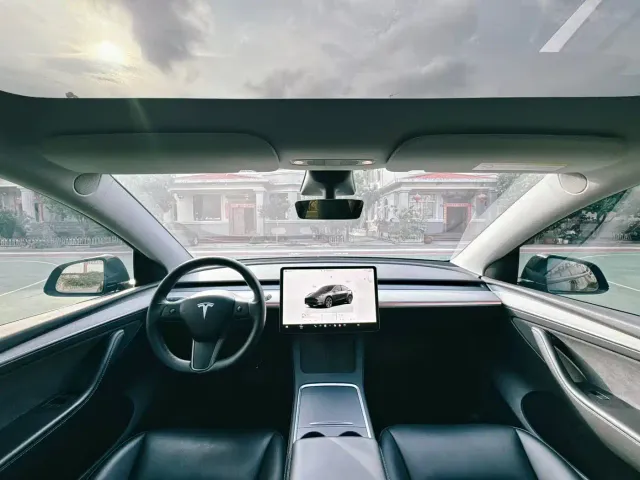 Tesla Model Y — Фото автомобиля 5