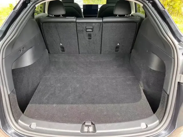 Tesla Model Y — Фото автомобиля 19