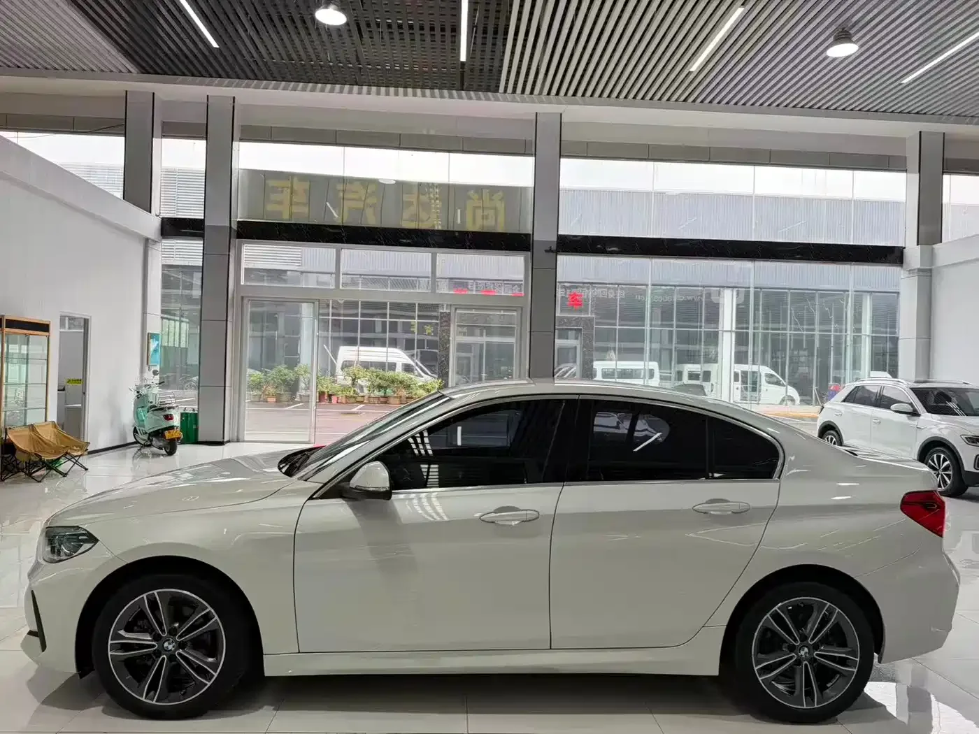 BMW BMW 1 Series 2022 120i M Sport — Фото автомобиля 3