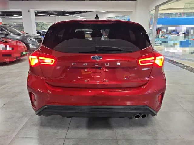 Ford Focus — Фото автомобиля 5