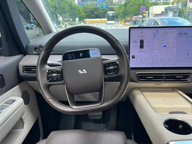 Li Auto MEGA — Фото автомобиля 11