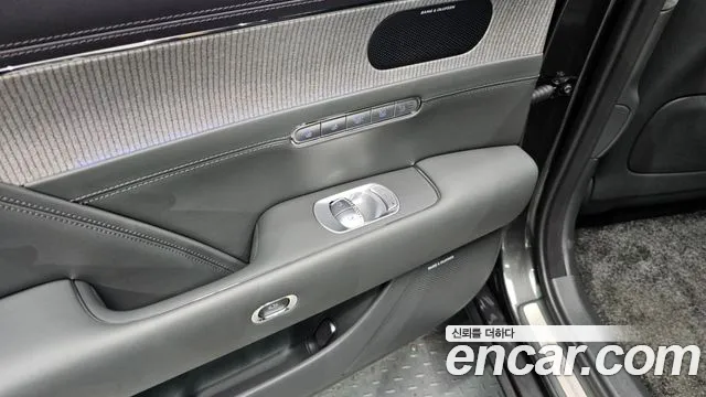 Genesis G90 Бензин 3.5 турбо AWD — Фото автомобиля 28