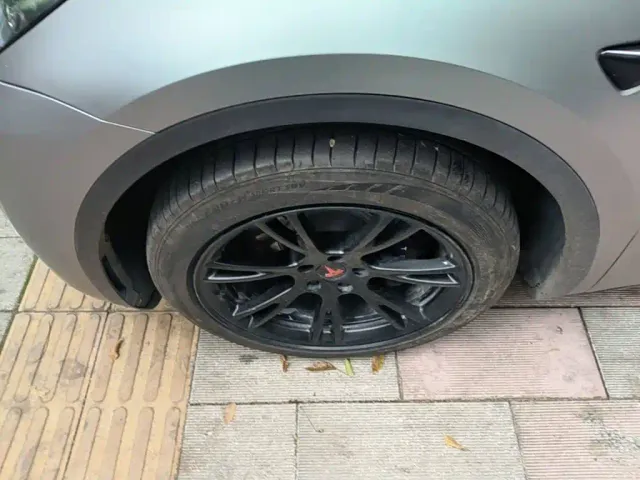 Tesla Model Y — Фото автомобиля 22