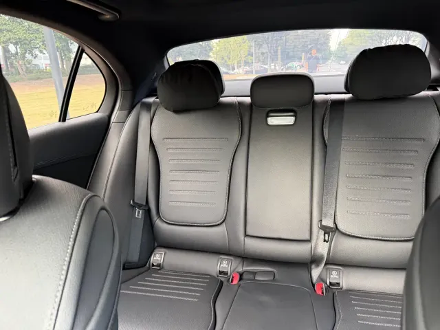 Mercedes-Benz C-Class — Фото автомобиля 12