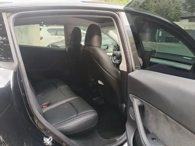 Tesla Model Y — Фото автомобиля 11