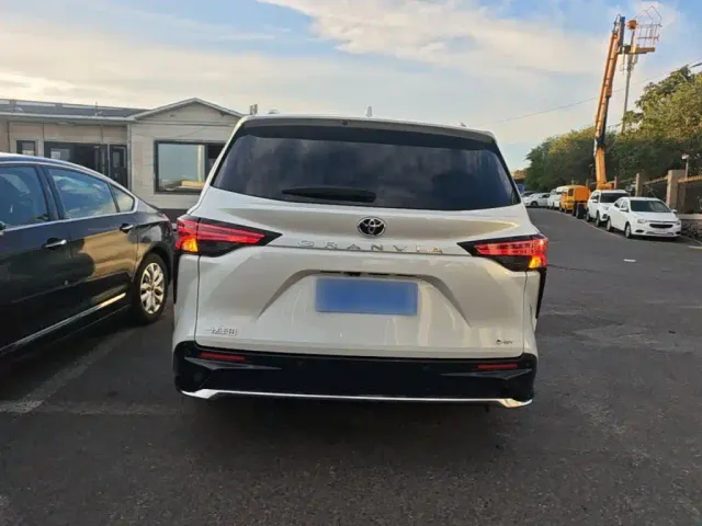 Toyota Granvia — Фото автомобиля 5