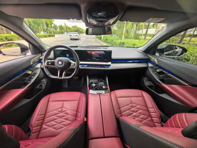 BMW 5 Series — Фото автомобиля 12