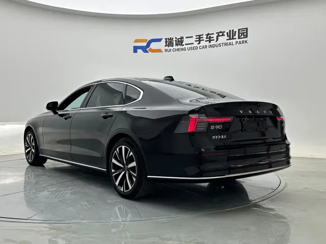 Volvo S90 — Фото автомобиля 5