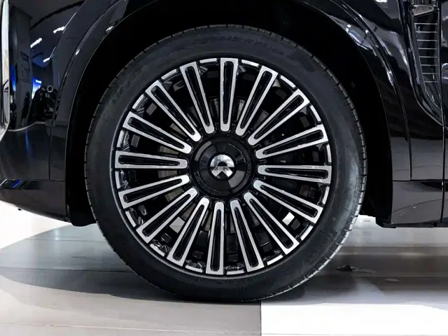 Nio ES8 — Фото автомобиля 11