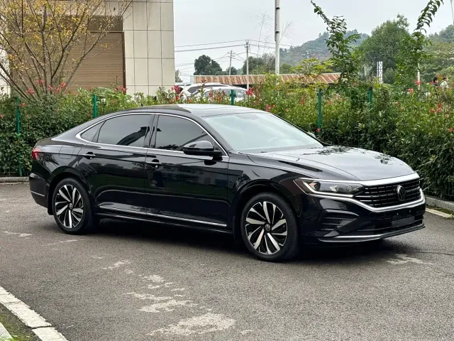 Volkswagen Passat — Фото автомобиля 3