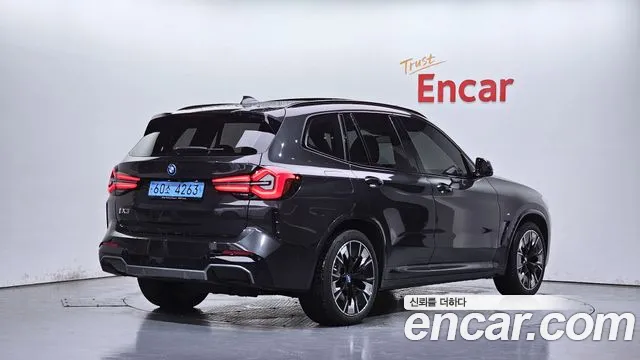 BMW iX3 — Фото автомобиля 2