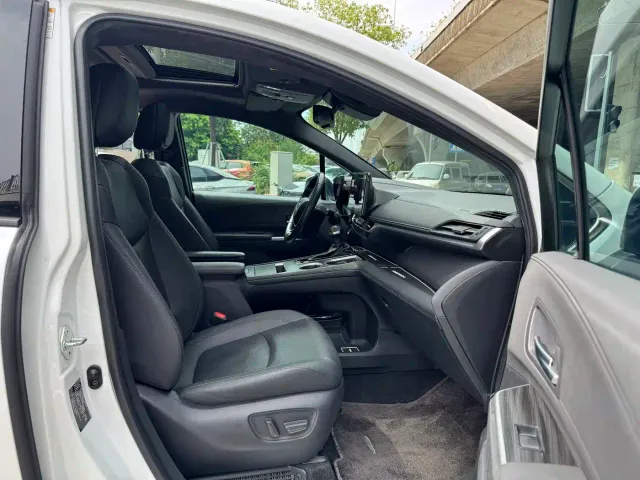 Toyota Sienna — Фото автомобиля 14