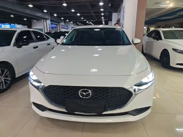 Mazda Axela — Фото автомобиля 2