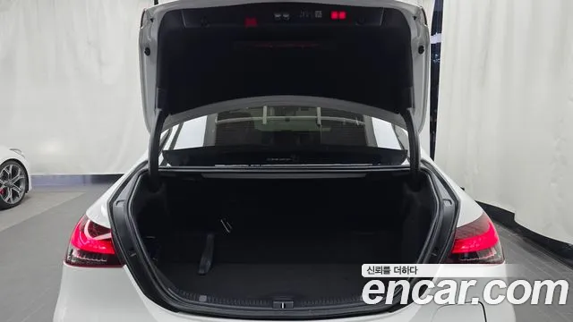 Mercedes-Benz E-Class — Фото автомобиля 24